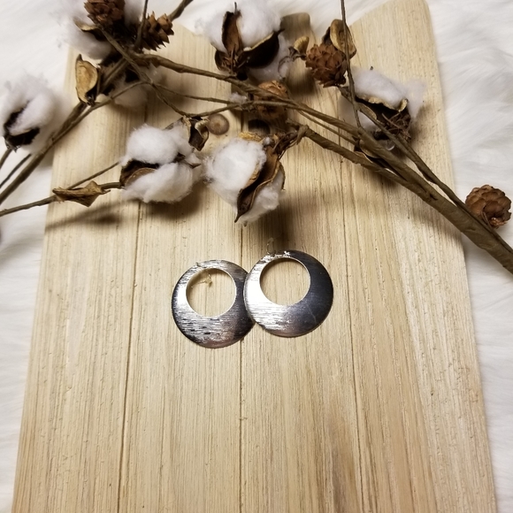 Super cute silver hoop dangle earrings - Picture 4 of 5